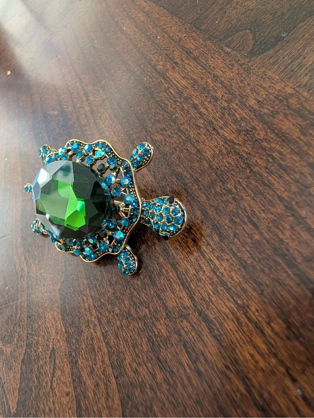 Gold Tone Green Faceted Bead and Gree Rhinestone Blingy Turtle Brooch New